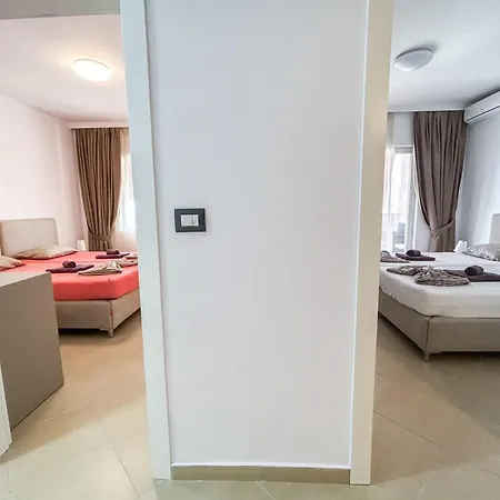 Two Bedrooms Location アパート *