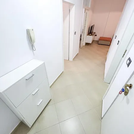 Two Bedrooms Location ゴーレム