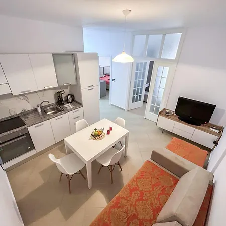 Two Bedrooms Location アパート *